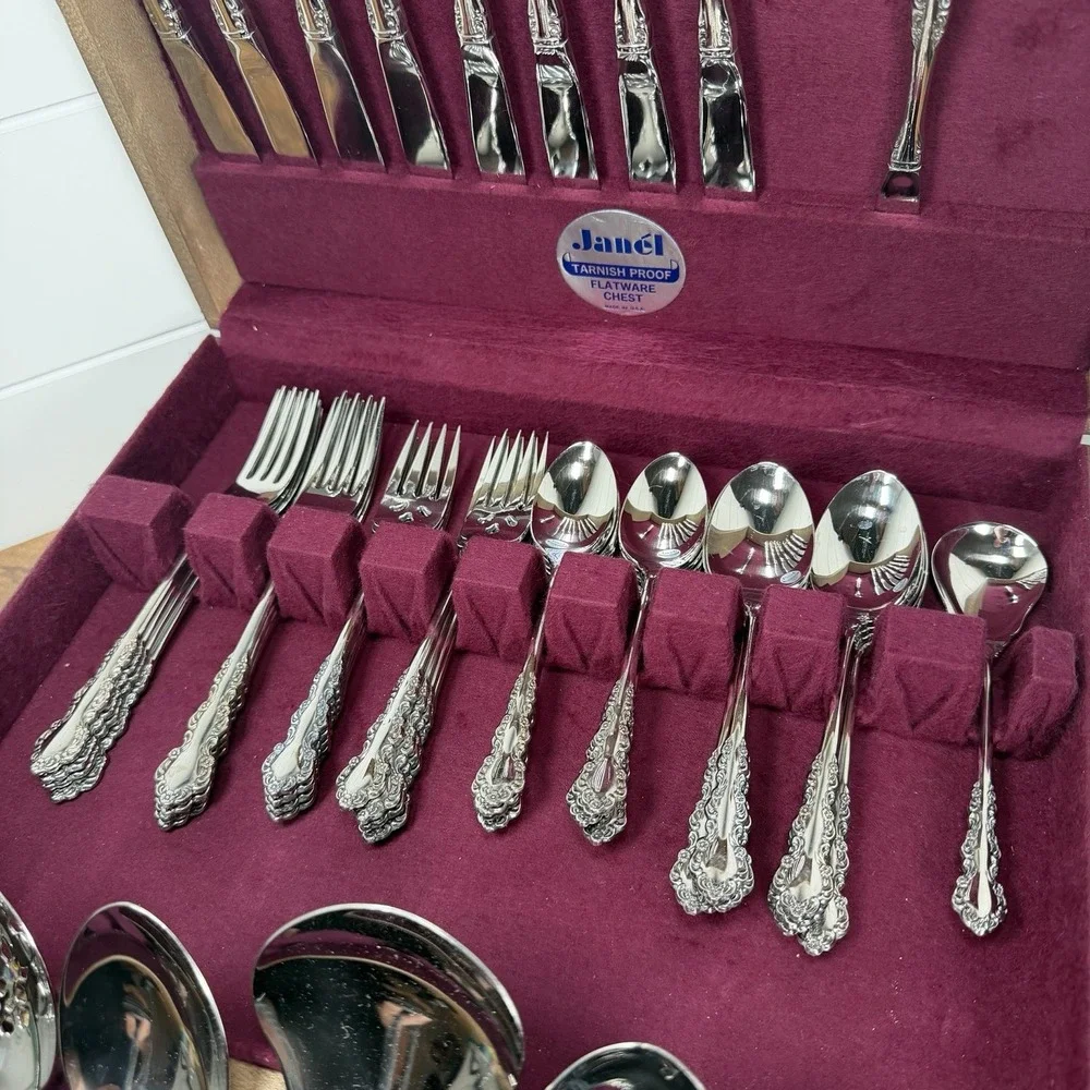 Oneida Shelley Cube Stainless Flatware 48 Pcs. 8 Settings + Serving Ware + Case